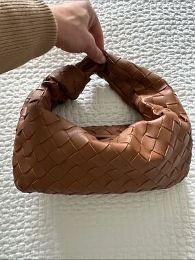 Woven Leather Handle Shoulder Bag in Brown